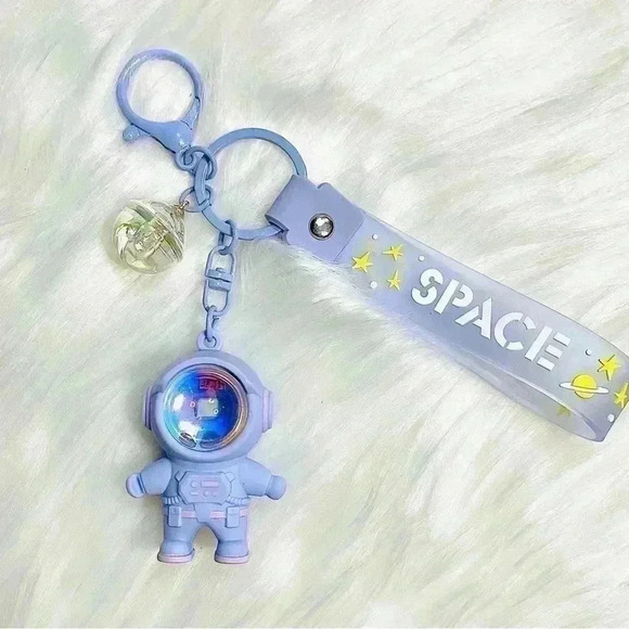 Purple Astronaut Keychain - Picture 4 of 9